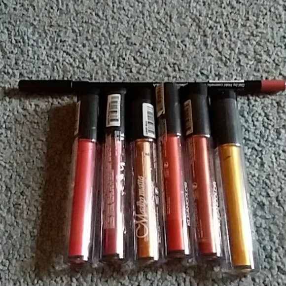 Metallic lip gloss - Picture 1 of 1